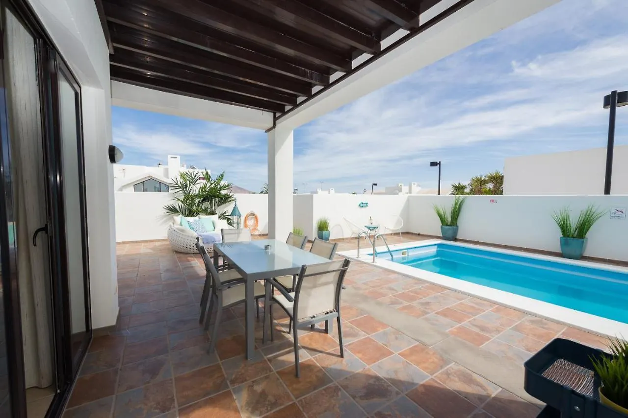 Villa Nayra Playa Blanca  Vakantiehuis